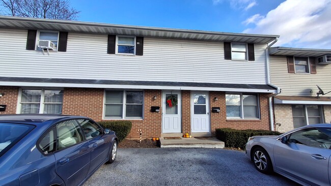 315 N Cherry Alley in Elizabethtown, PA - Building Photo - Building Photo