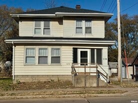 1215 18th Ave in Rock Island, IL - Building Photo