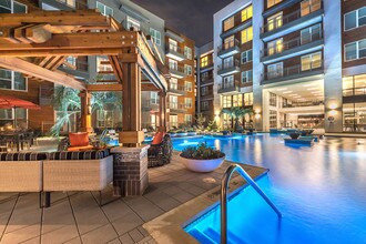 Windsor by the Galleria in Dallas, TX - Foto de edificio - Building Photo