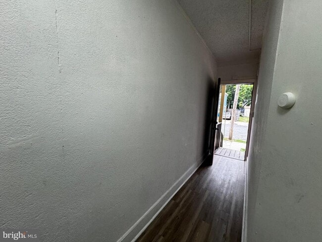 323 E Vine St in Millville, NJ - Building Photo - Building Photo