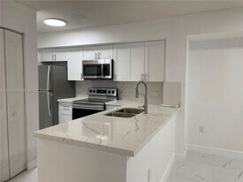 720 SW 111th Ave in Pembroke Pines, FL - Building Photo