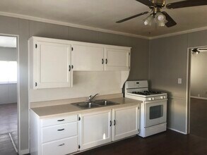204 Austin St in Levelland, TX - Building Photo - Building Photo