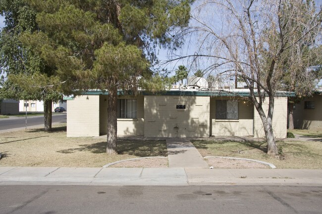 Mariana Apartments in Tempe, AZ - Foto de edificio - Building Photo