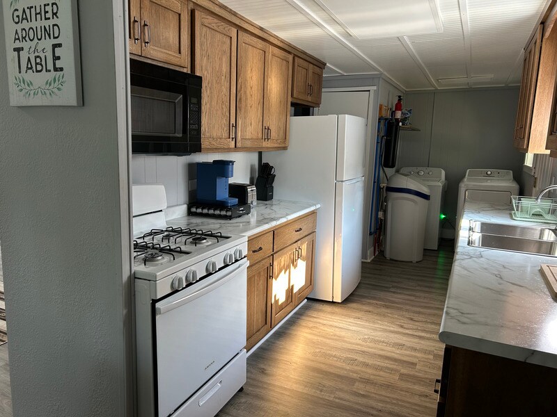 115 Lane 101b Crooked Lk in Angola, IN - Building Photo