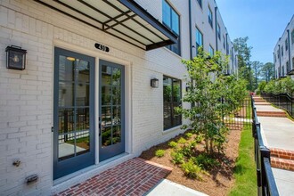 439 Burton Dr in Alpharetta, GA - Building Photo - Building Photo