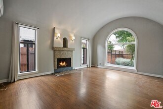 1921 Hauser Blvd in Los Angeles, CA - Building Photo - Building Photo