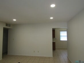 1402 W Briscoe Ave in Artesia, NM - Building Photo - Building Photo