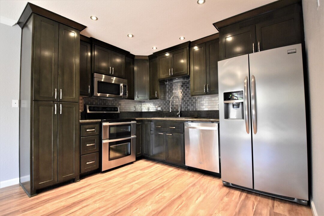 5030 Greenberry Dr in Sacramento, CA - Building Photo