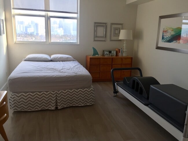 2475 Brickell Ave, Unit 803 in Miami, FL - Foto de edificio - Building Photo