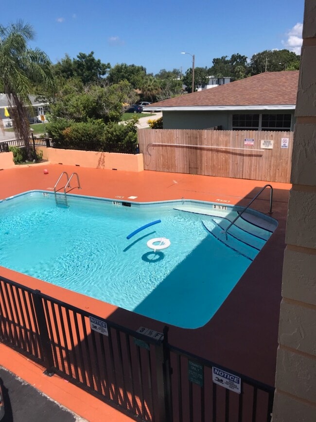 411 S Nimbus Ave, Unit 3 in Clearwater, FL - Building Photo - Building Photo