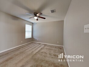 3807 Southton Vw in San Antonio, TX - Building Photo - Building Photo