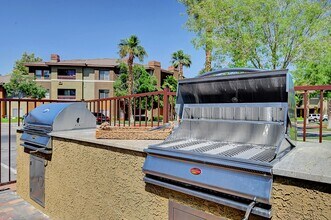 Falling Water Apartments in Las Vegas, NV - Building Photo - Building Photo