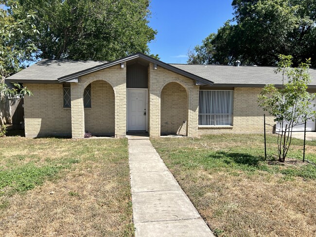 4438 Bayliss St in San Antonio, TX - Building Photo - Building Photo