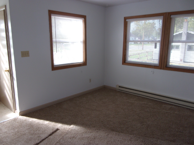 528 E Grove St-Unit -528 in Adams, WI - Building Photo - Building Photo