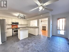 3389 Wild Cherry Ln in Mississauga, ON - Building Photo - Building Photo