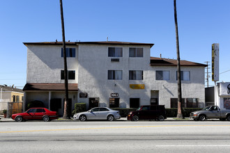 Avalon Villa Apartments in Wilmington, CA - Building Photo - Building Photo