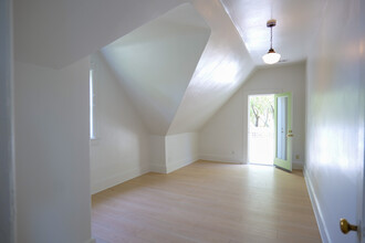 1934 Stuart St, Unit Upper in Berkeley, CA - Building Photo - Building Photo