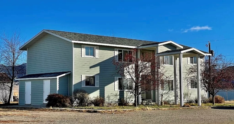 402 5th Ave SE-Unit -1 in White Sulphur Springs, MT - Foto de edificio