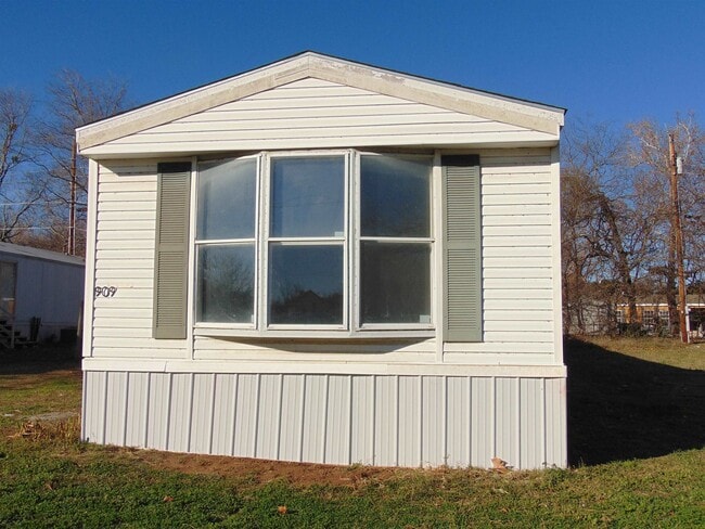 property at 909 Barrier Ln