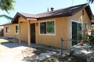 820 W Harriet St in Altadena, CA - Building Photo