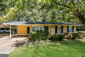 1405 Shoreham Dr in Atlanta, GA - Building Photo - Building Photo