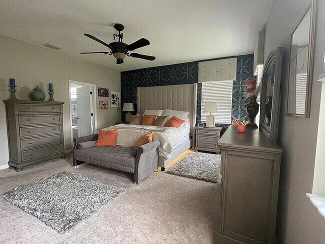 5617 Trevesta Pl in Palmetto, FL - Foto de edificio - Building Photo