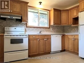 11 Roselyn Ct in Kawartha Lakes, ON - Building Photo - Building Photo