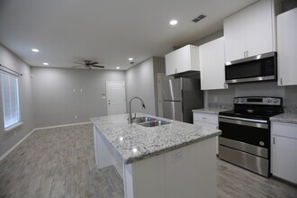 1402 W Heritage Dr in Pharr, TX - Foto de edificio - Building Photo