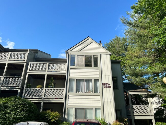property at 2239 Hunters Run Dr