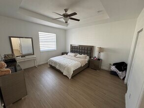 8880 NW 102nd Pl in Doral, FL - Building Photo - Building Photo