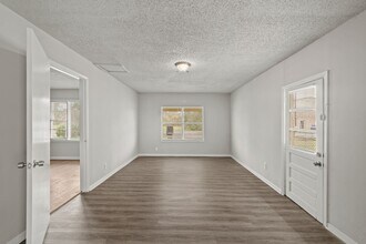 6806 Woodrow St in Texas City, TX - Building Photo - Building Photo