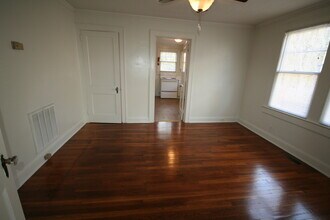 907 Lancaster St in Durham, NC - Building Photo - Building Photo