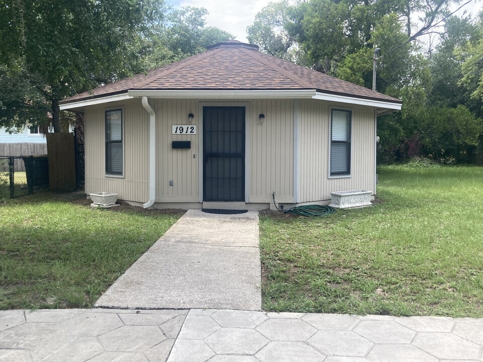 1912 Hubbard St in Jacksonville, FL - Building Photo