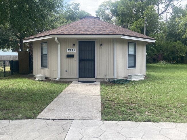 property at 1912 Hubbard St