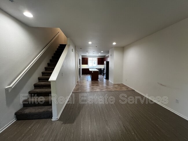 property at 1563 Hackberry Pl