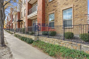 950 N Henderson St in Fort Worth, TX - Building Photo