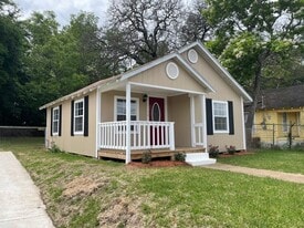 2104 W Robbins St in Tyler, TX - Building Photo