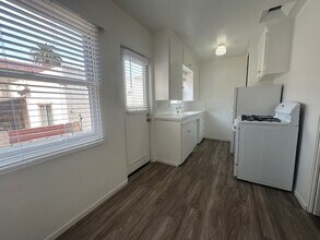 4835 Santa Cruz Ave in San Diego, CA - Building Photo - Building Photo