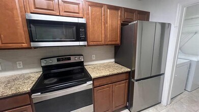 6530 Swissco Dr in Orlando, FL - Building Photo - Building Photo