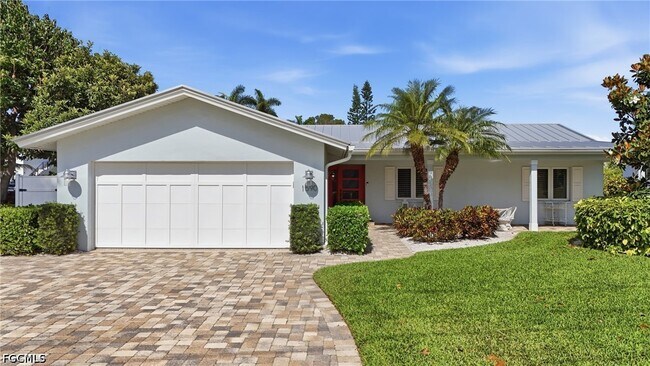 1590 Sandpiper St in Naples, FL - Building Photo - Building Photo