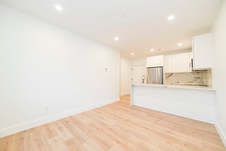 Lake 37 in White Plains, NY - Foto de edificio - Building Photo