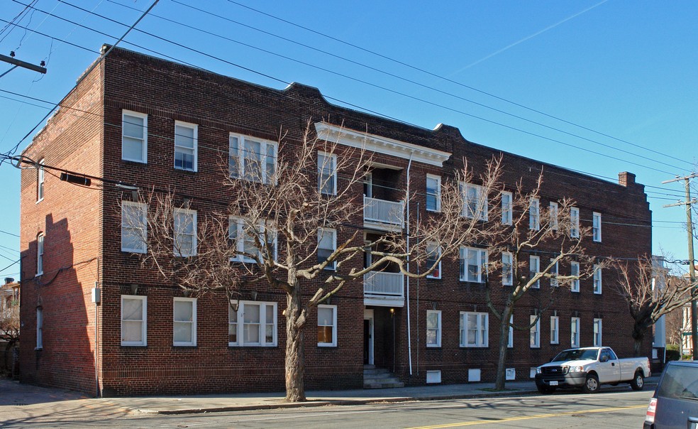 Powhatan Apartments in Washington, DC - Building Photo