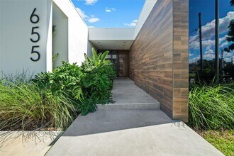 655 Layne Blvd in Hallandale Beach, FL - Building Photo - Building Photo