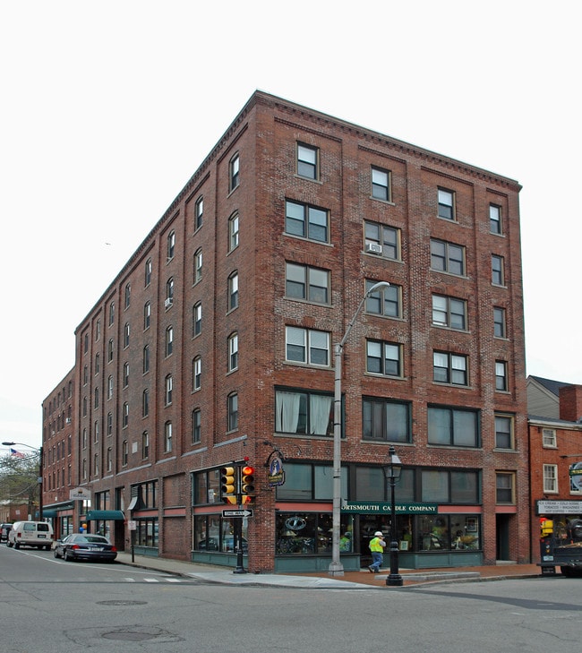 90 Fleet St in Portsmouth, NH - Building Photo - Building Photo