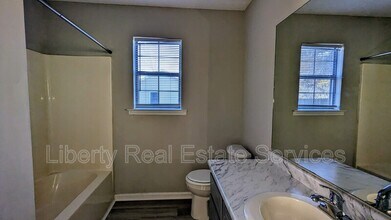 122 Crosby Dr in Hinesville, GA - Building Photo - Building Photo