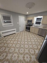 915 11th St in West Babylon, NY - Building Photo