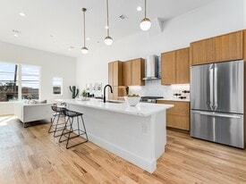 2080 Kelly Ave in Dallas, TX - Building Photo