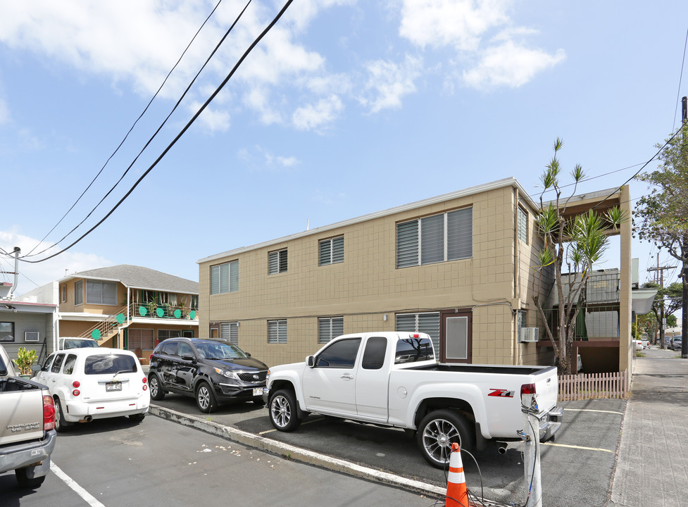 66 Kihapai St in Kailua, HI - Building Photo