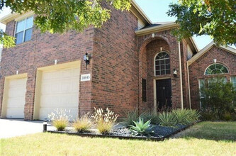 11645 Wild Pear Ln in Fort Worth, TX - Building Photo - Building Photo