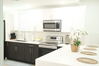 920 SW 4th Ave in Miami, FL - Foto de edificio - Building Photo